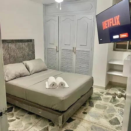 Spacious With Jacuzzi & Balcony Near The Apartamento *