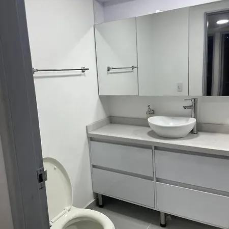Spacious With Jacuzzi & Balcony Near The Apartment Cartagena