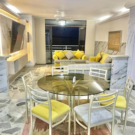 Apartment Spacious With Jacuzzi & Balcony Near The Cartagena