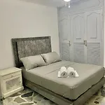 Spacious Apt With Jacuzzi & Balcony Near The Beach