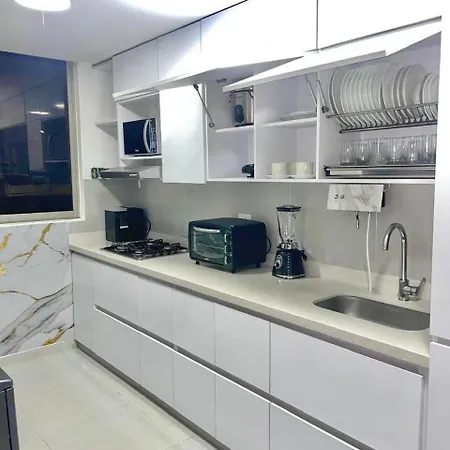 Apartamento Spacious With Jacuzzi & Balcony Near The