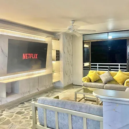 Spacious With Jacuzzi & Balcony Near The Apartamento Cartagena
