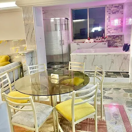 Spacious With Jacuzzi & Balcony Near The